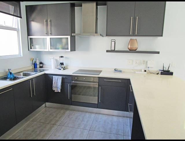 BEDROOM APARTMENT FOR SALE IN BRYANSTON